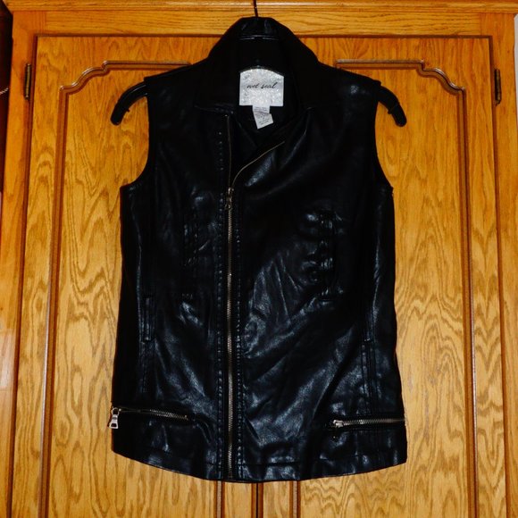 Bundle 6 for $30**Wet Seal Faux Leather Zip up Vest - Picture 1 of 7